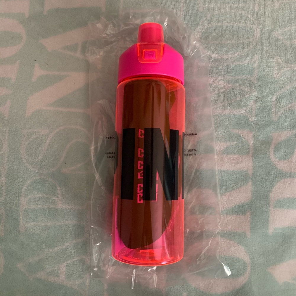 SOLD BNIB PINK 32oz Water Bottle w/no show socks